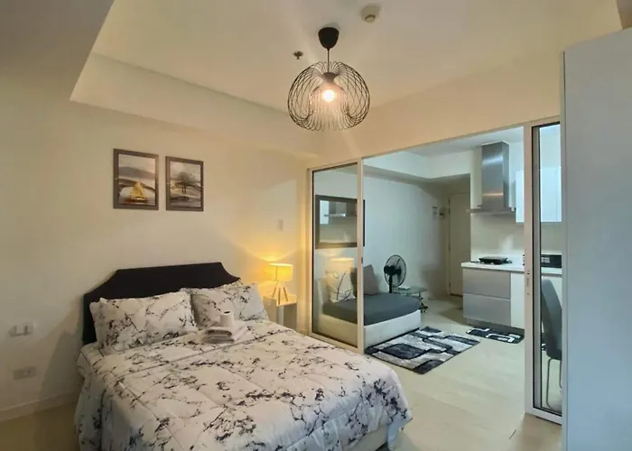 Azure Staycation By Lilli Hotel
